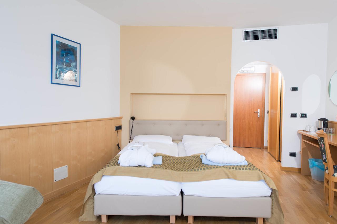 Hotel Venezia Малчезине Екстериор снимка